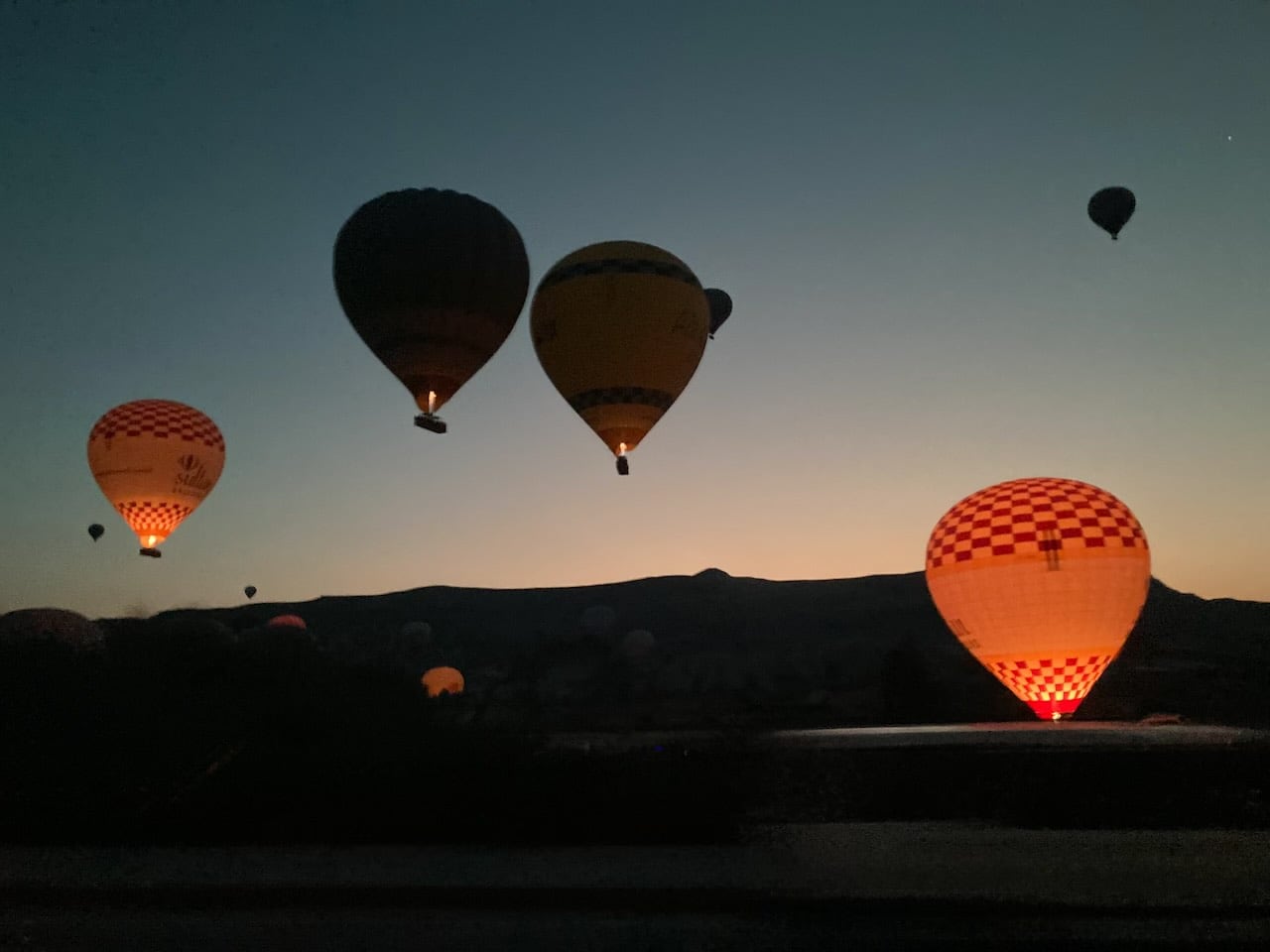 夫婦　世界一周　トルコ　ギョレメ　カッパドキア 気球ツアー