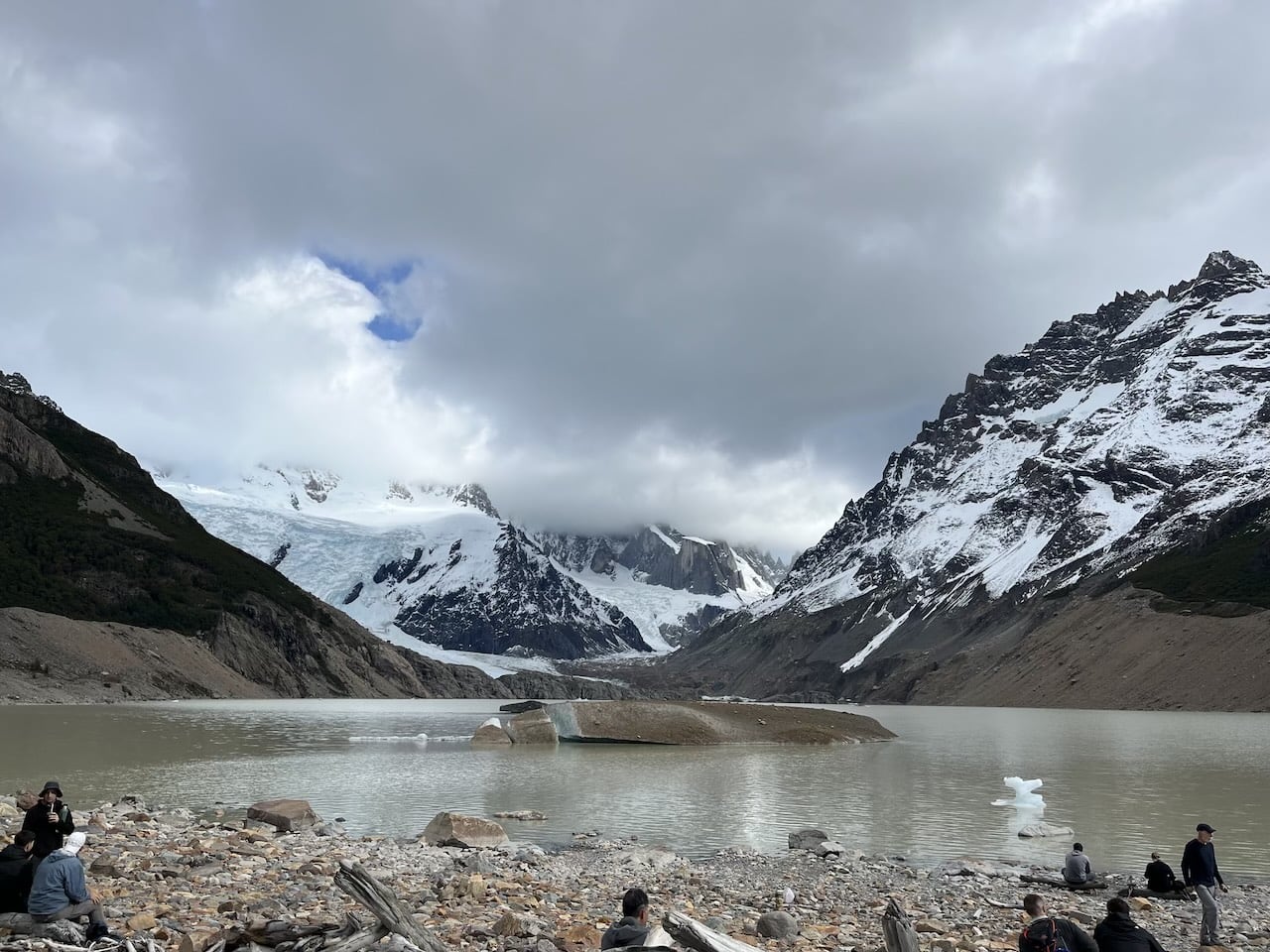 夫婦　世界一周　エル・チャルテン　アルゼンチン　トーレ湖　ハイキング