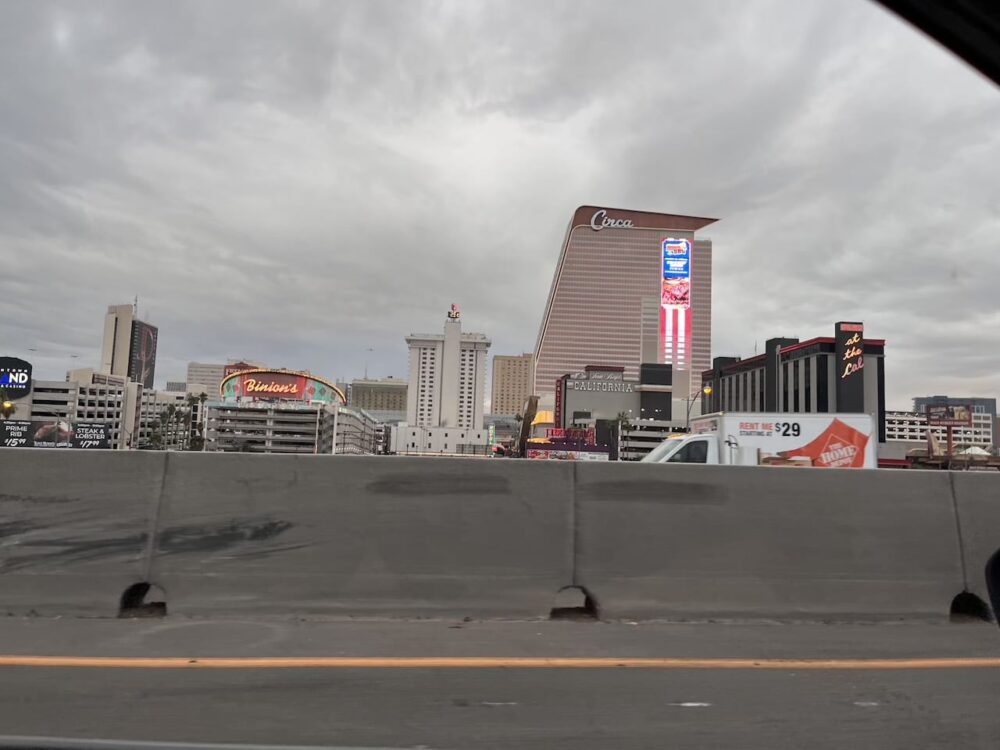 アメリカ　ロードトリップ　世界一周　夫婦　旅　バックパッカー　　横断